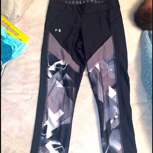 Womens size M under armour leggings.